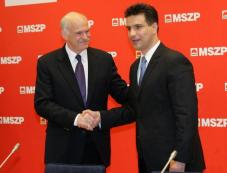 Papandreu és Mesterházy. Két ember, aki a saját nemzetére 
rontott.