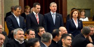 Oláh Lajos, Molnár Csaba, Gyurcsány Ferenc és Vadai Ágnes: hamis, tehát  érvénytelen esküt tettek az Országgyűlés keddi alakuló ülésén