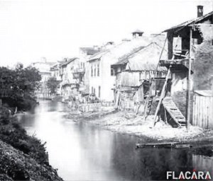 A bukaresti folyó, a Dimbovica (fonetikusan) állapota mielőtt Erdély kirablását elkezdték volna.