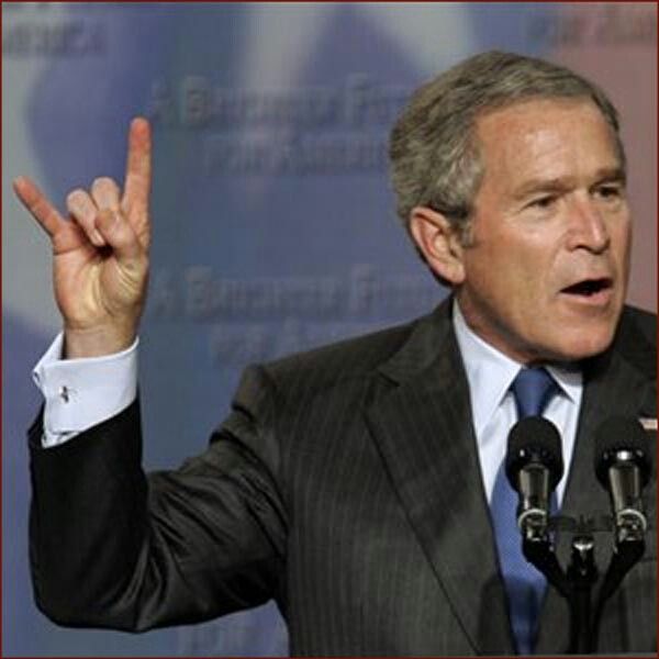 George W. Bush sátánista elindította a terrorizmus elleni háborút, melynek keretében számtalan terrorista szervezeteket alapítanak, illetve a meglévőket masszívan támogatni kezdik.