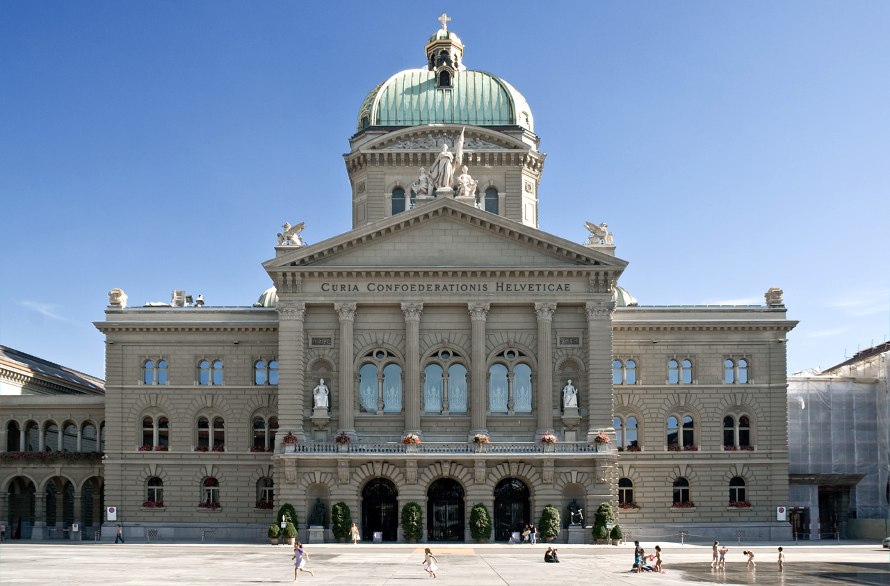 A nemzetgyűlés (mindkét kamara) és a Szövetségi tanács székhelye, Bern, Schweiz 